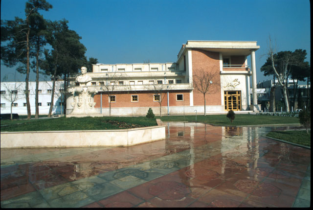 Pasteur Convention Center in Tehrān