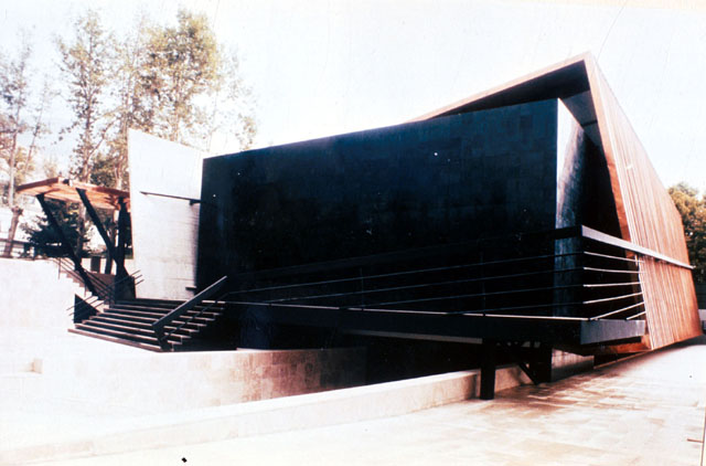 Zaferanieh Cultural Center in Tehrān