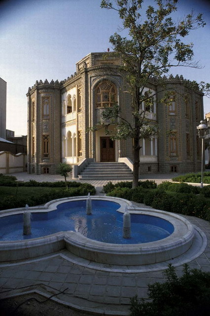 Kooshk Building in Tehrān