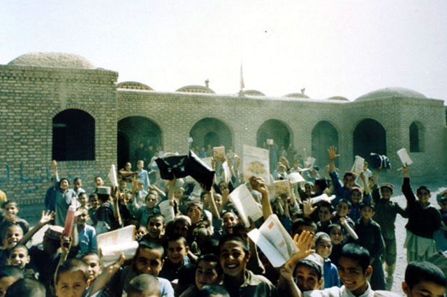 امکانات عمومی برای پناهندگان افغان