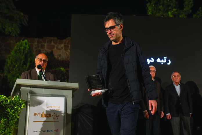 Winner at the podium at the 23rd Memar Award ceremony