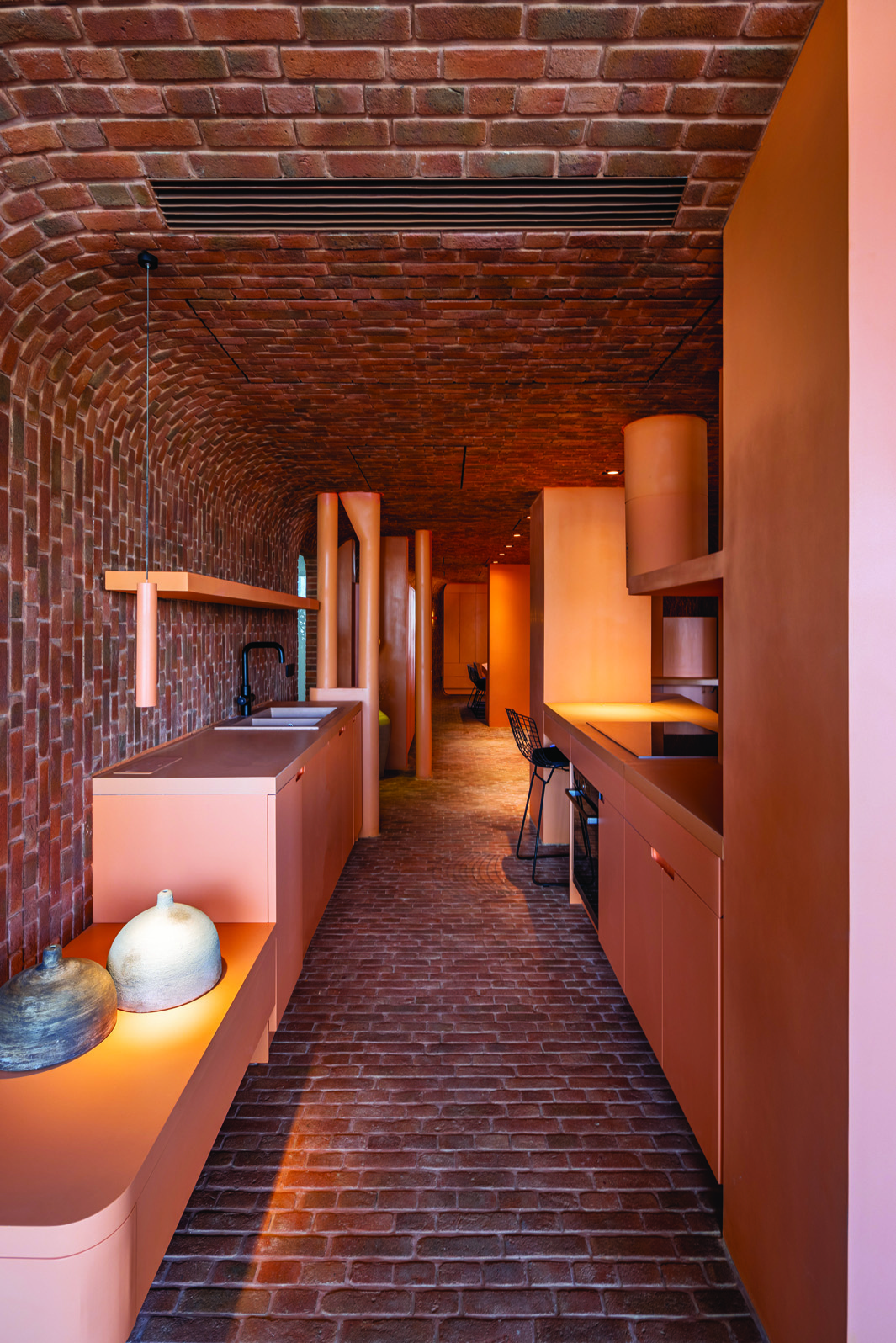 Middle Envelope Apartment