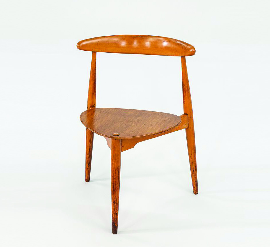 Continuity of Modern Architecture in Furniture Design