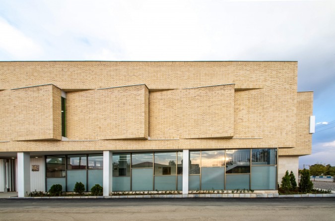 S. & H. Khosravani School in Khomein